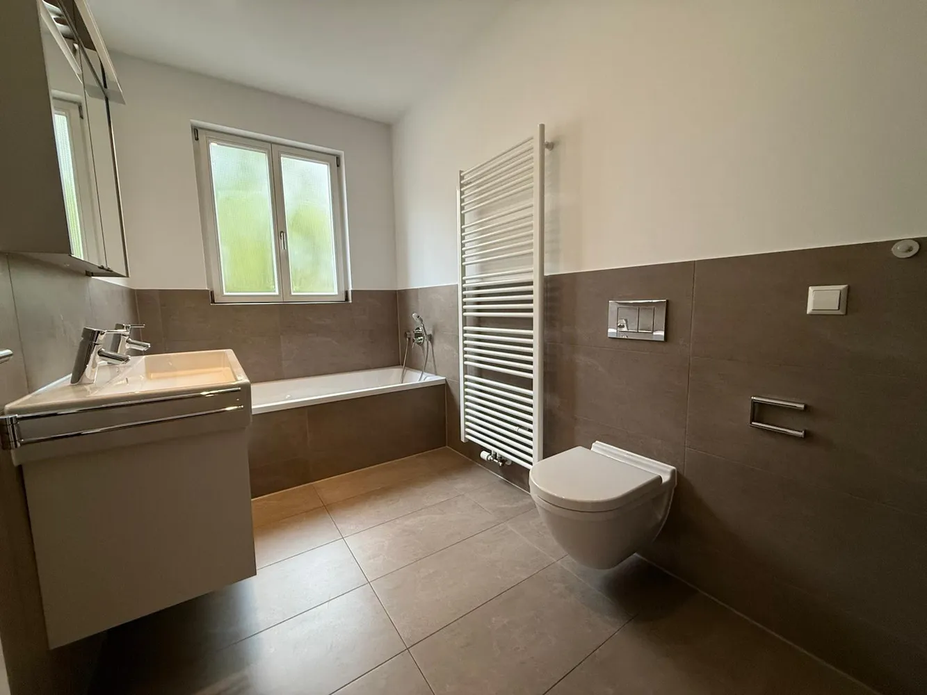 5 Zimmer Wohnung mit 180 m² in Stuttgart – Bild 1
