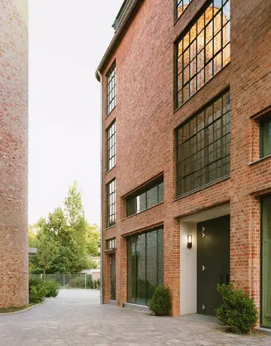 8 Zimmer Haus mit 491 m² in Berlin – Bild 1