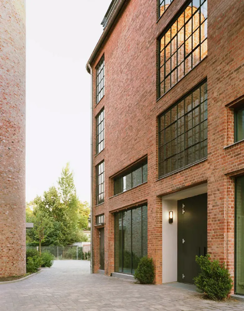 8 Zimmer Haus mit 491 m² in Berlin – Bild 1
