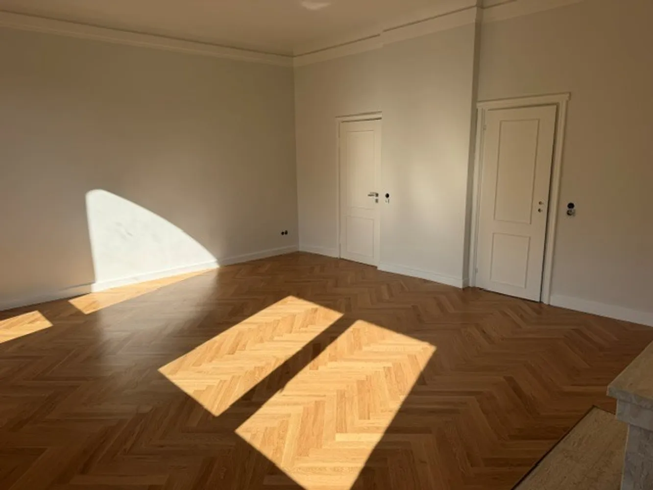 4 Zimmer Wohnung mit 130 m² in Düsseldorf – Bild 2