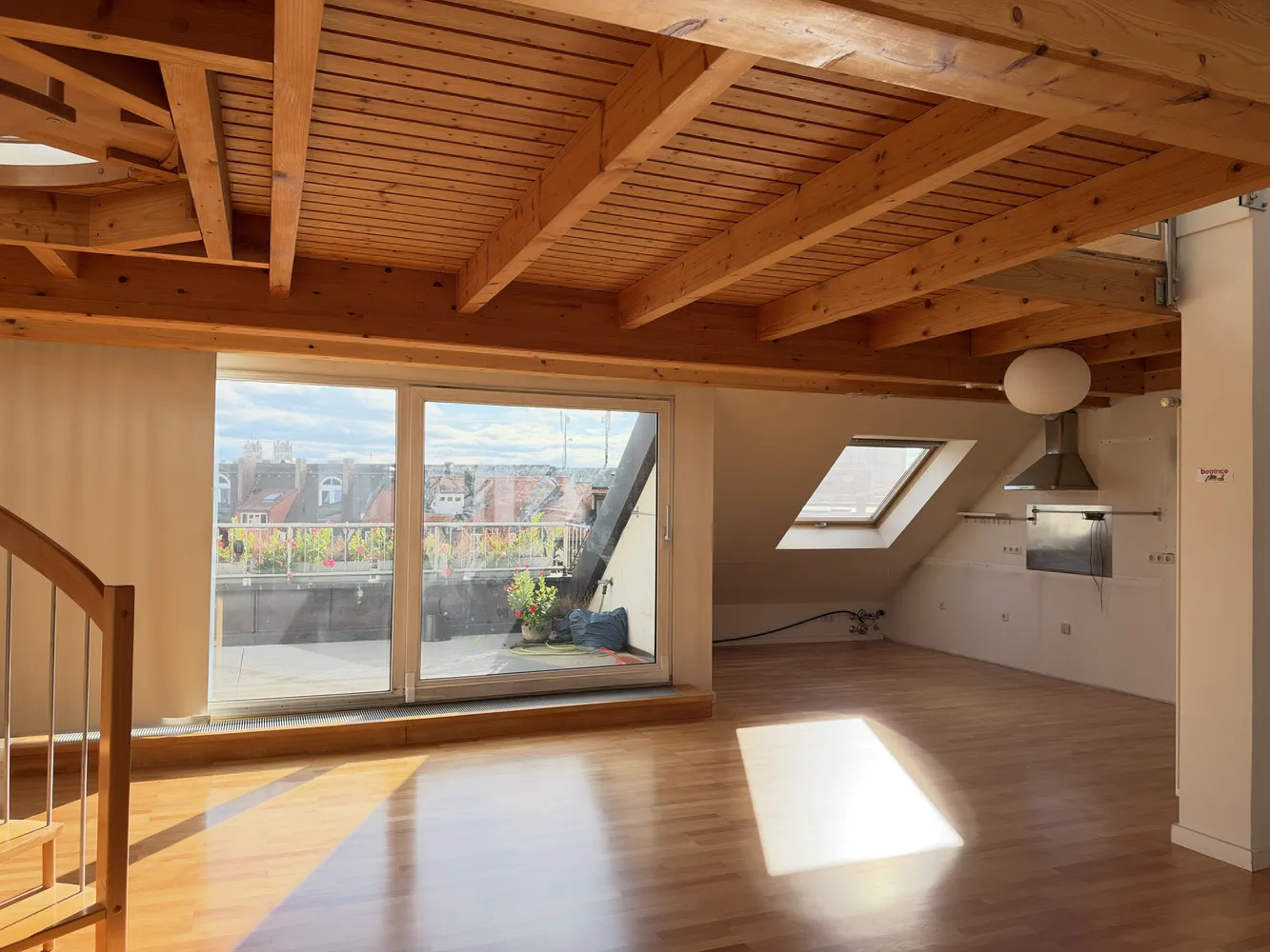 2 Zimmer Wohnung mit 92 m² in München – Bild 9