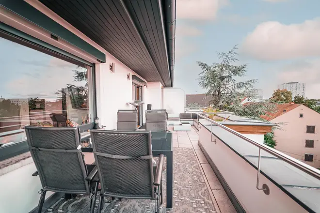 4 Zimmer Wohnung mit 115 m² in Stuttgart – Bild 2
