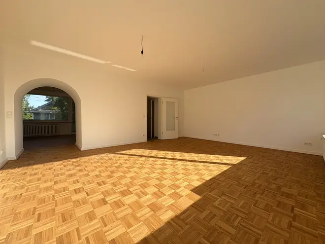 6 Zimmer Wohnung mit 157 m² in Düsseldorf – Bild 2