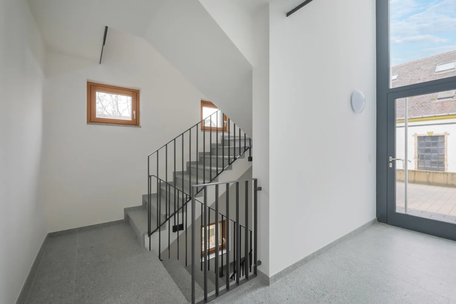 2 Zimmer Wohnung mit 101 m² in Karlsruhe – Bild 2
