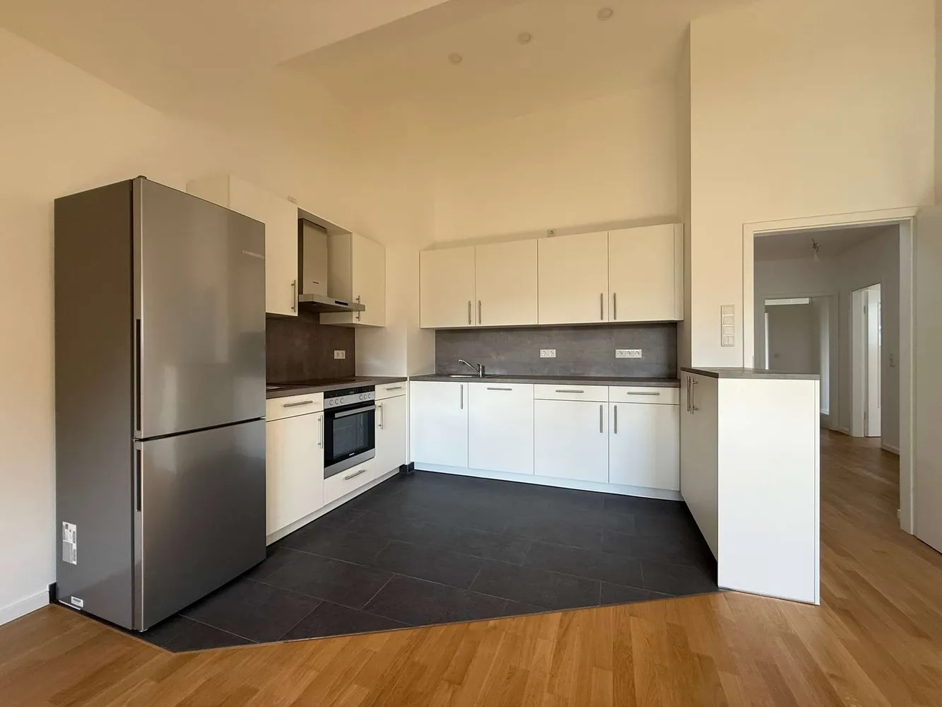 4 room apartment with 97 m² in Frankfurt am Main – Photo 1