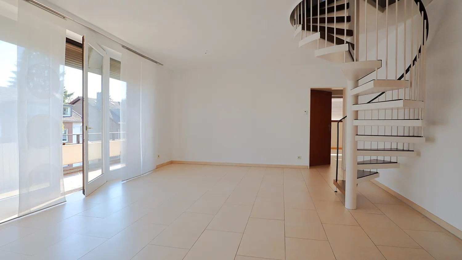 4 Zimmer Wohnung mit 138 m² in Düsseldorf – Bild 1