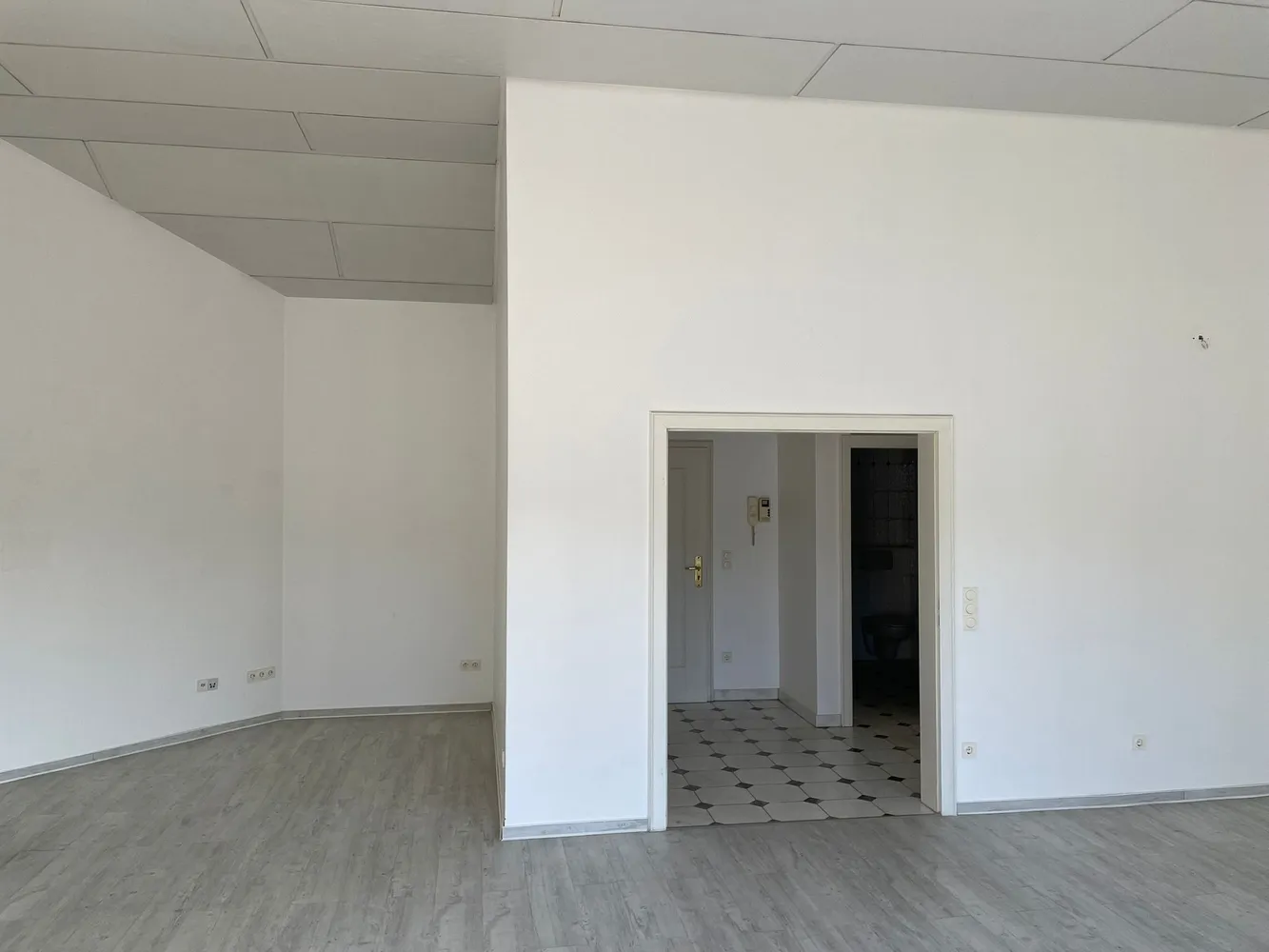 2 Zimmer Wohnung mit 105 m² in Düsseldorf – Bild 11