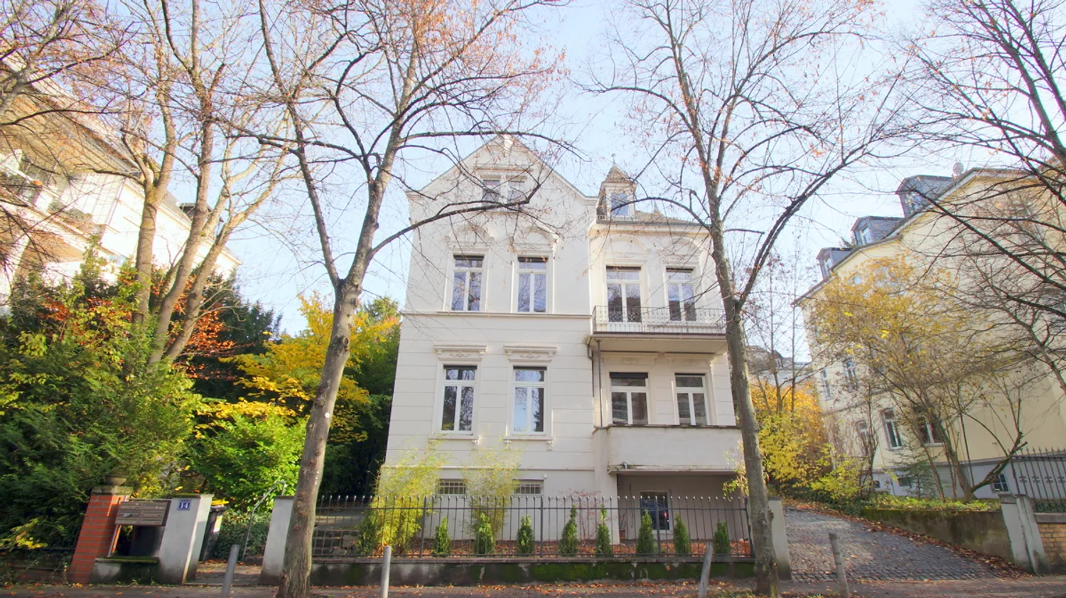 4 Zimmer Wohnung mit 135 m² in Wiesbaden – Bild 1