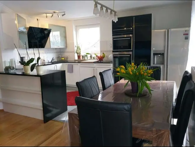 4 Zimmer Wohnung mit 102 m² in München – Bild 2
