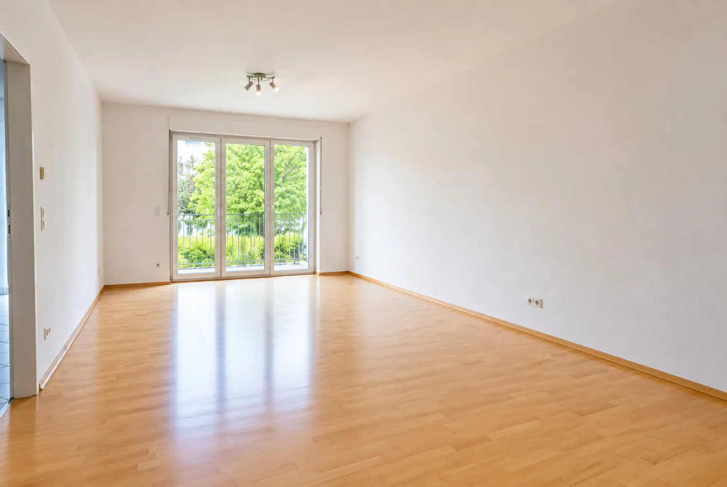 2 Zimmer Wohnung mit 67 m² in Wiesbaden – Bild 2