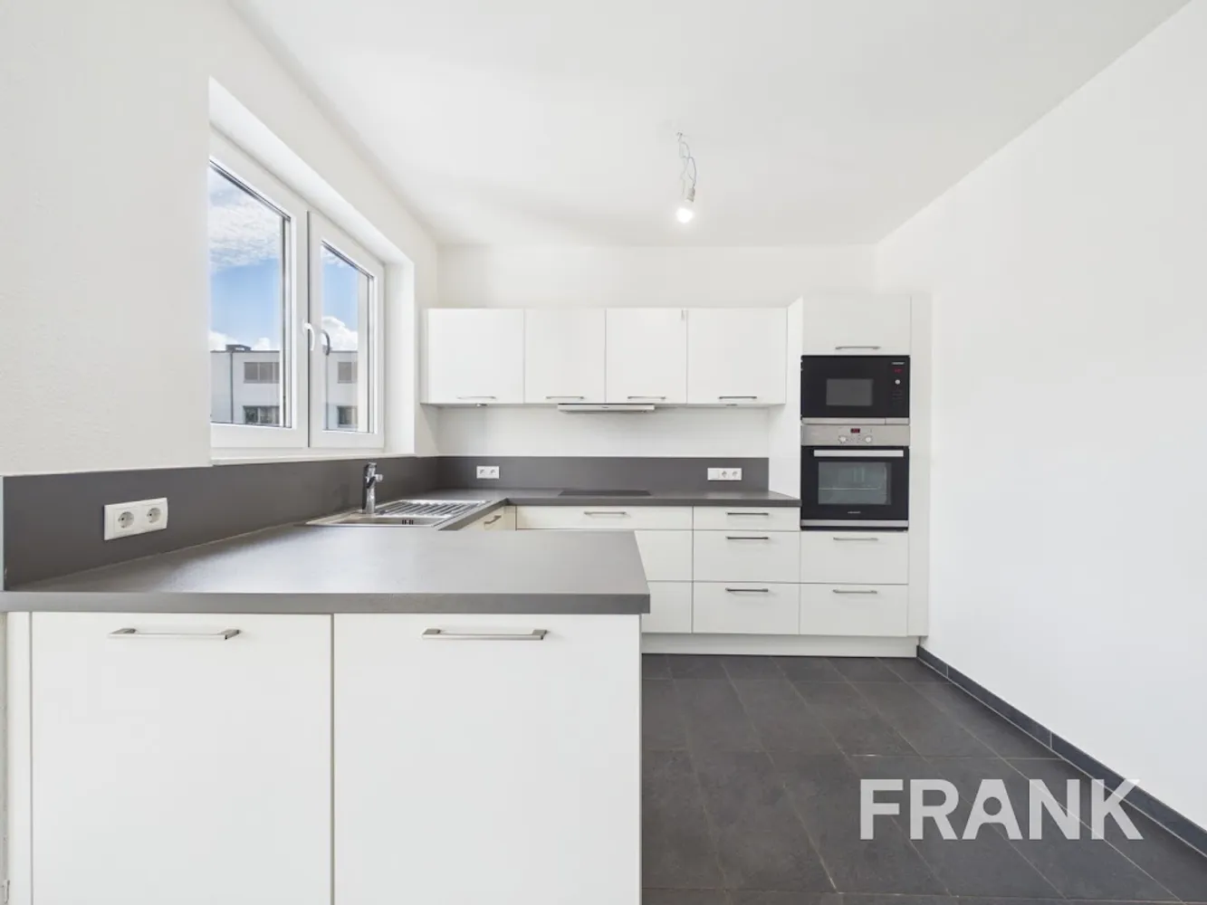 4 Zimmer Wohnung mit 142 m² in Kiel – Bild 1
