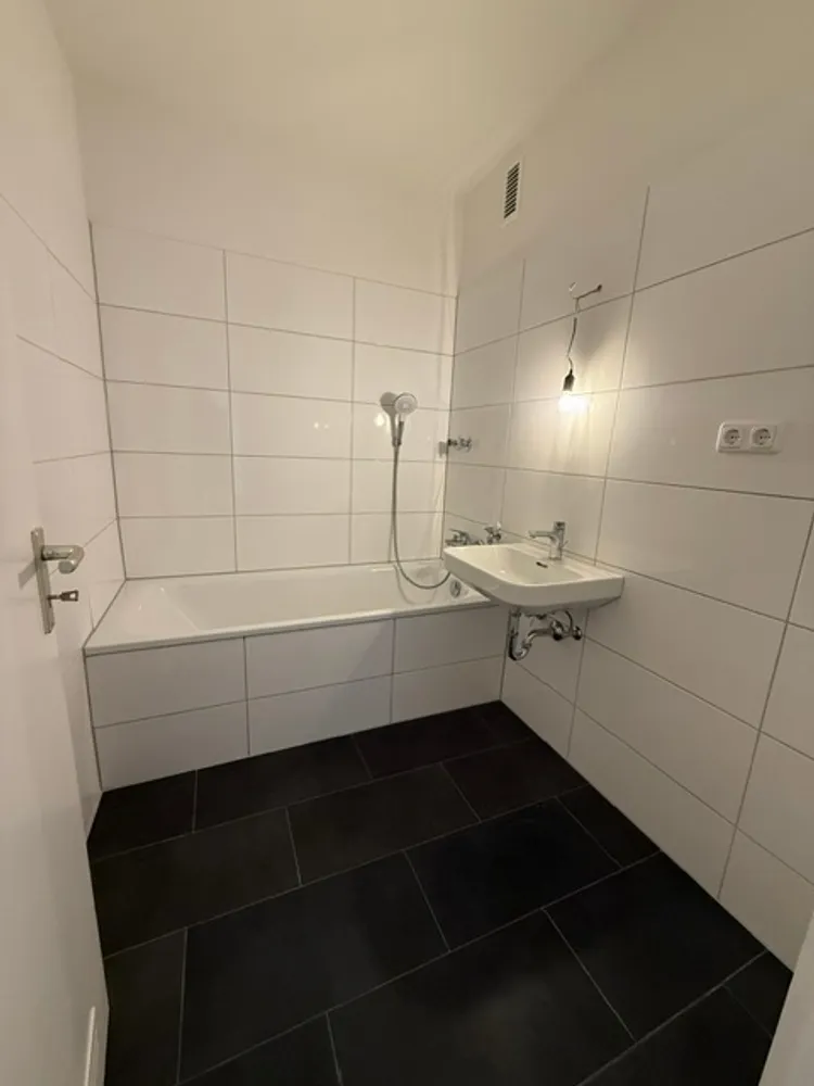 2 room apartment with 66 m² in Duisburg – Photo 2
