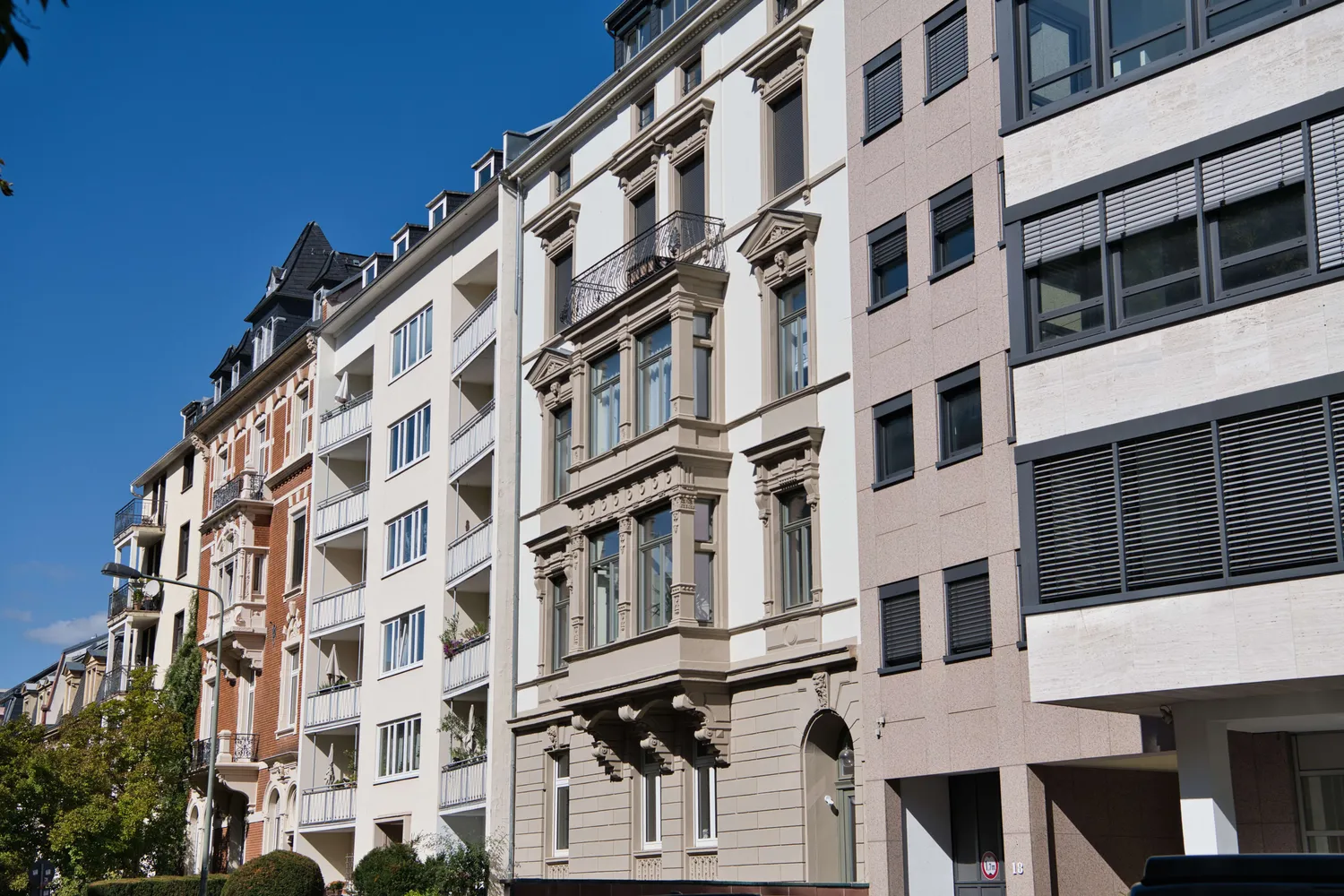 3 Zimmer Wohnung mit 95 m² in Frankfurt am Main – Bild 1