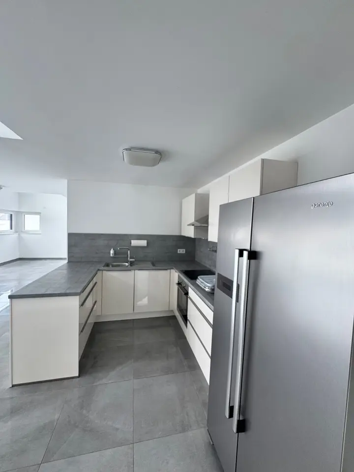 4 Zimmer Wohnung mit 140 m² in Wiesbaden – Bild 4
