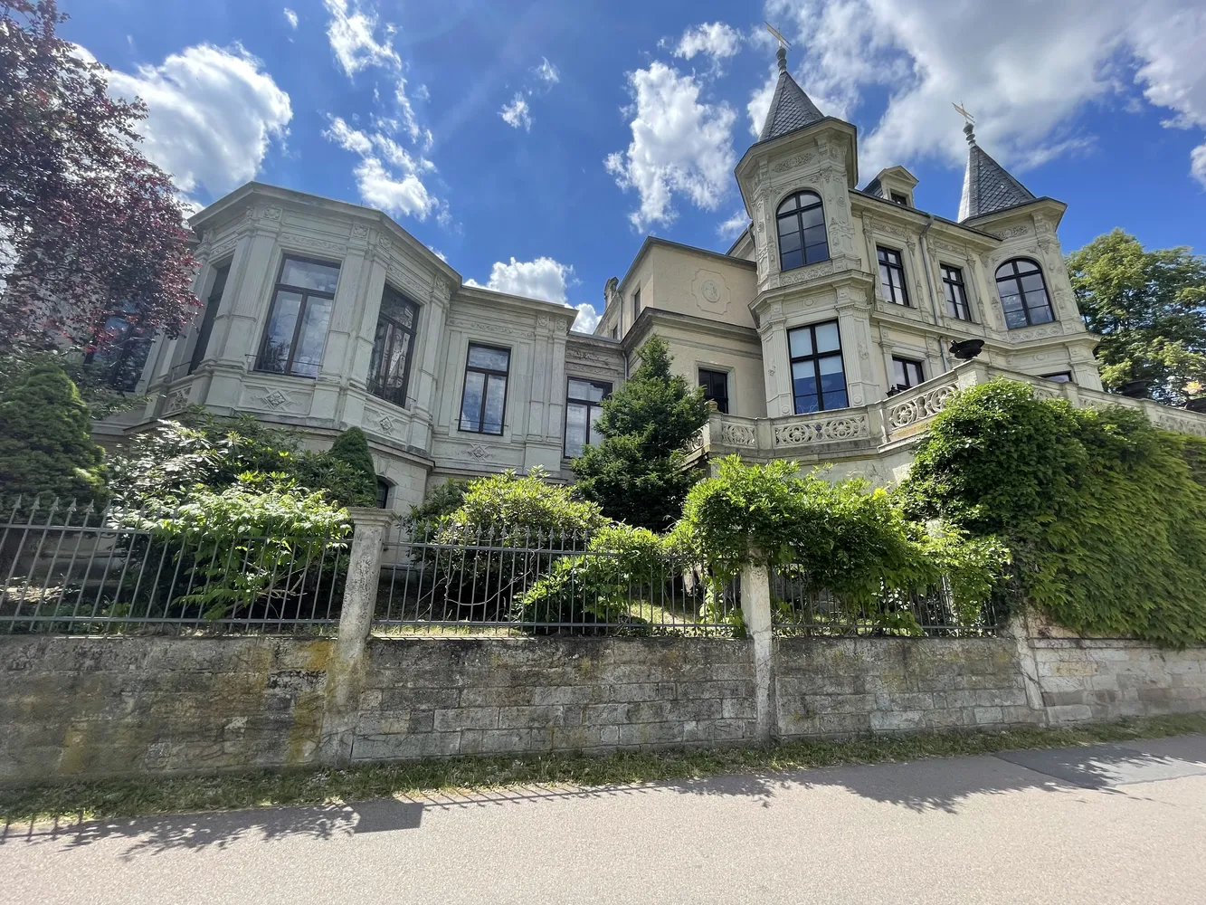 3 Zimmer Wohnung mit 127 m² in Dresden – Bild 1