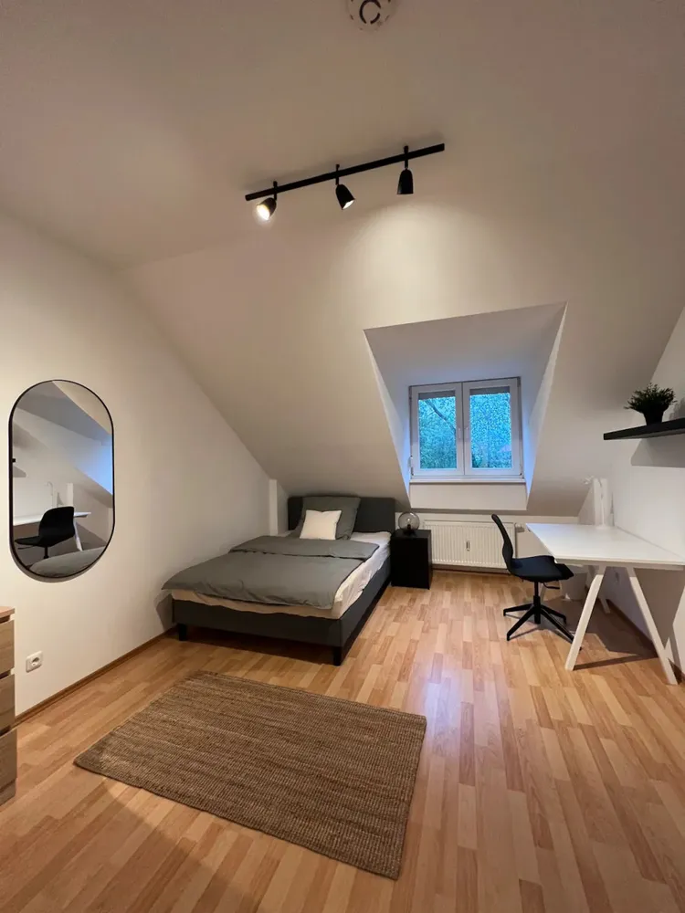 Shared room with 12 m² in Munich – Photo 1