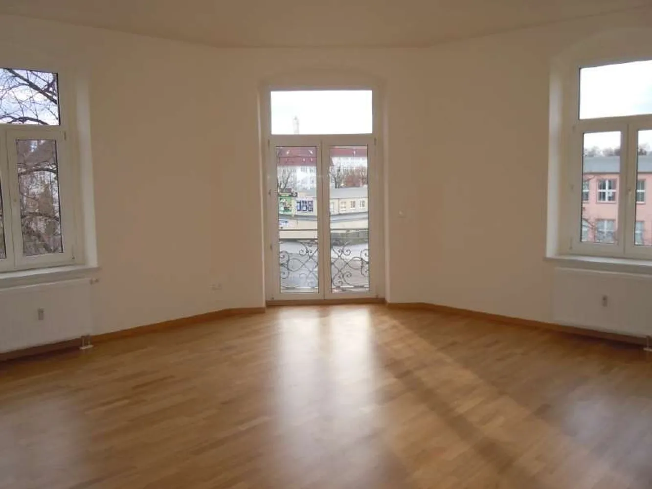 4 Zimmer Wohnung mit 128 m² in Dresden – Bild 2