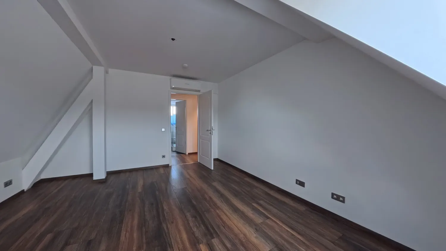 3 Zimmer Wohnung mit 111 m² in München – Bild 7