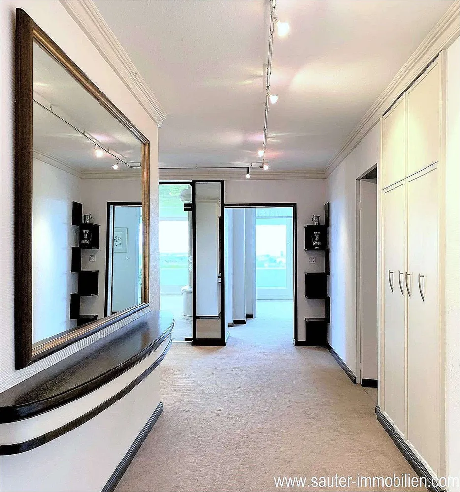 5 Zimmer Wohnung mit 225 m² in München – Bild 2