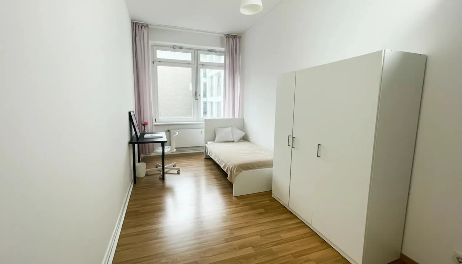 Shared room with 15 m² in Berlin – Photo 2