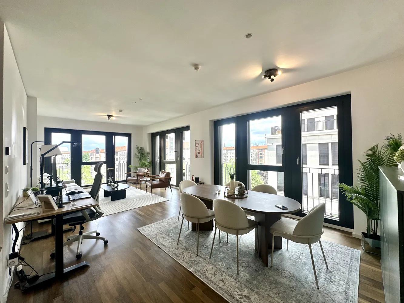 2 Zimmer Wohnung mit 93 m² in Berlin – Bild 1