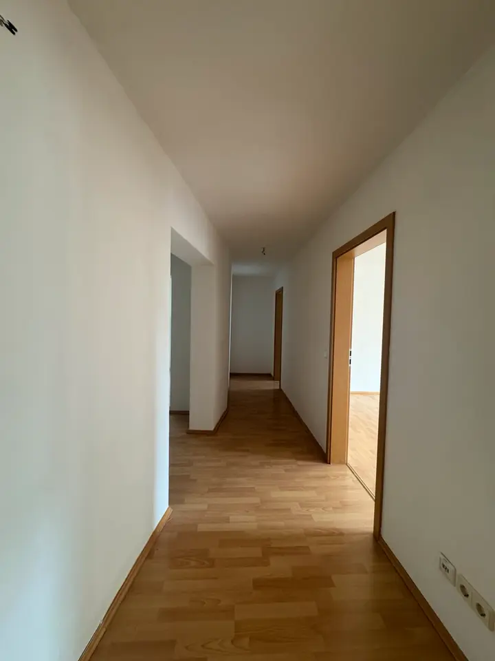 2 Zimmer Wohnung mit 83 m² in Altenburg – Bild 4