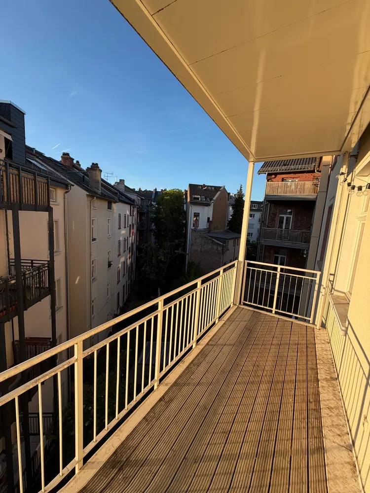 4 Zimmer Wohnung mit 115 m² in Frankfurt am Main – Bild 2