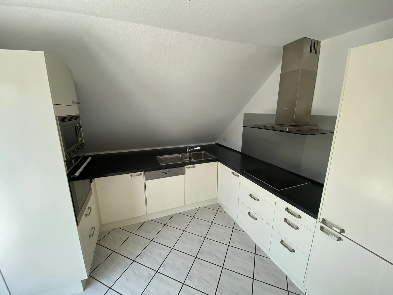 5 Zimmer Wohnung mit 150 m² in Wiesbaden – Bild 2