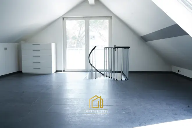 7 Zimmer Haus mit 246 m² in Reutlingen – Bild 12