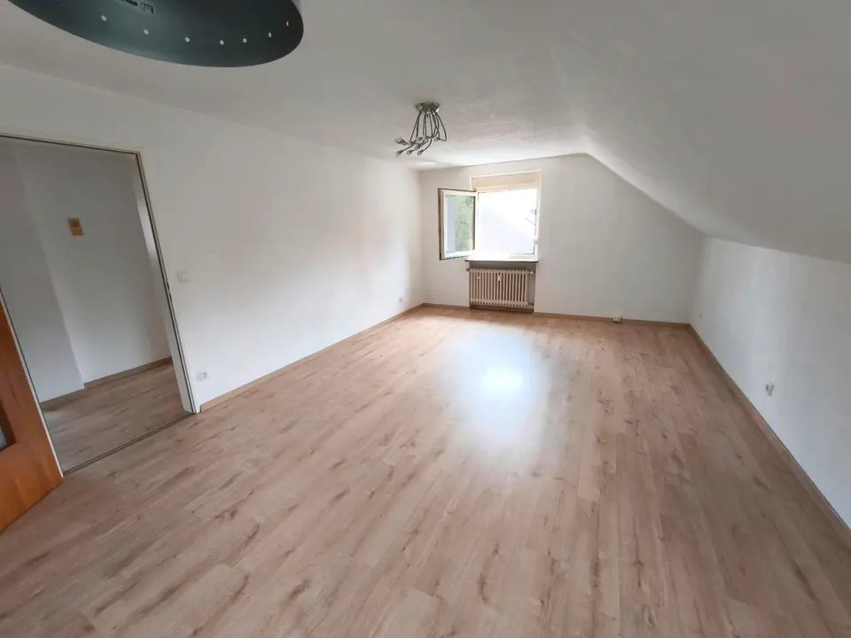 3 Zimmer Wohnung mit 75 m² in Hof – Bild 2