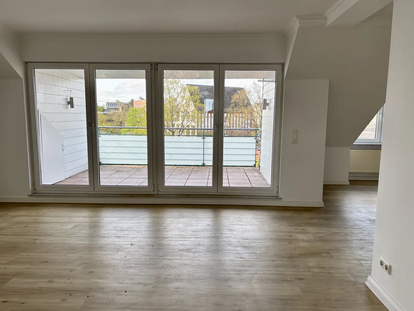 5 Zimmer Wohnung mit 126 m² in Pinneberg – Bild 2