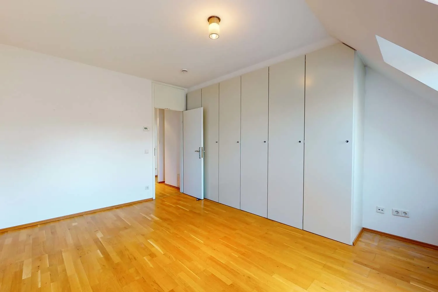 2 Zimmer Wohnung mit 85 m² in Düsseldorf – Bild 8