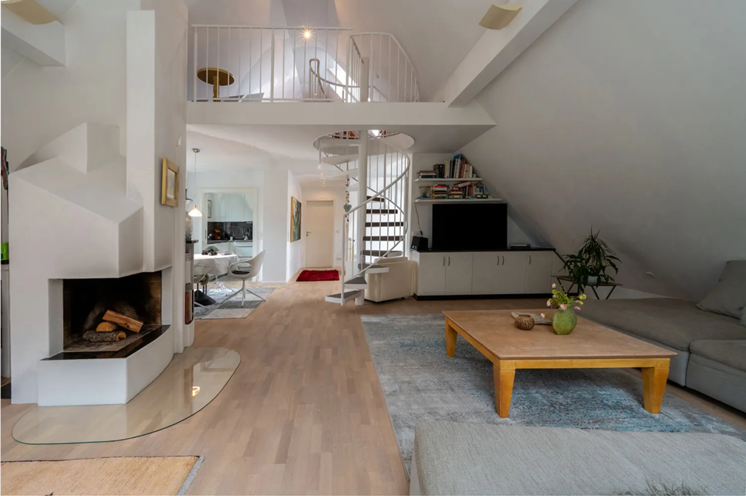 3 Zimmer Wohnung mit 107 m² in München – Bild 4