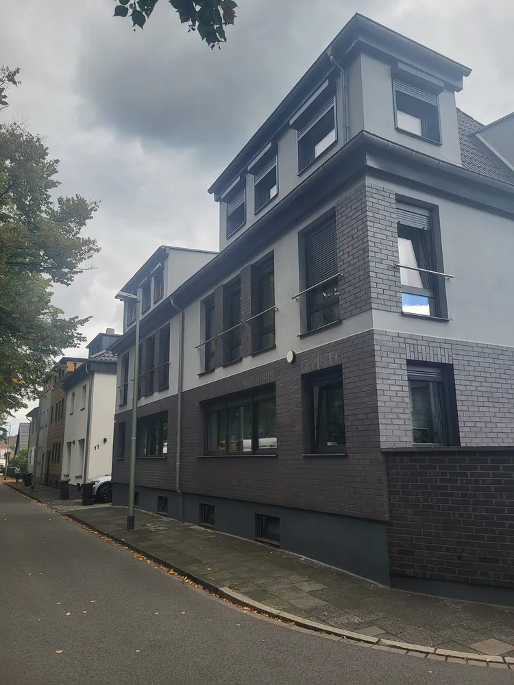 9 room house with 190 m² in Duisburg – Photo 1