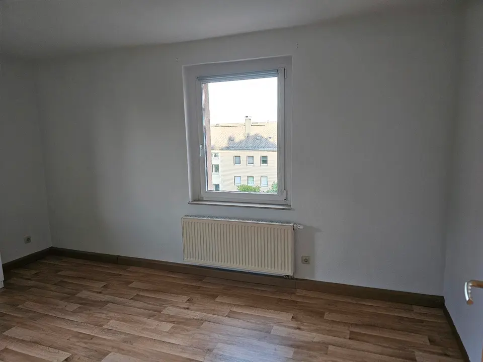 4 Zimmer Wohnung mit 70 m² in Greiz – Bild 2