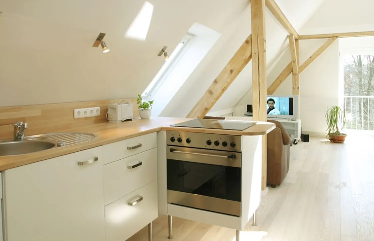 1 Zimmer Wohnung mit 55 m² in München – Bild 2