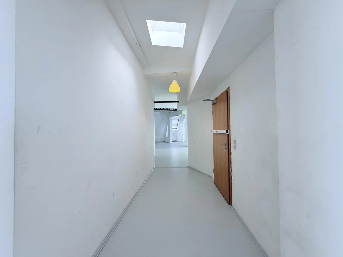 4 Zimmer Wohnung mit 211 m² in Berlin – Bild 8