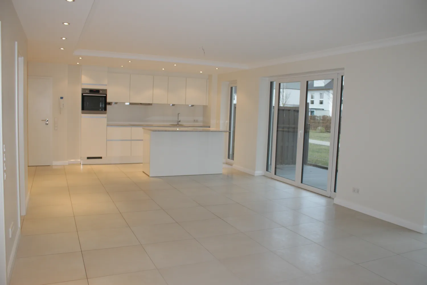 5 room apartment with 170 m² in Rüsselsheim am Main – Photo 1