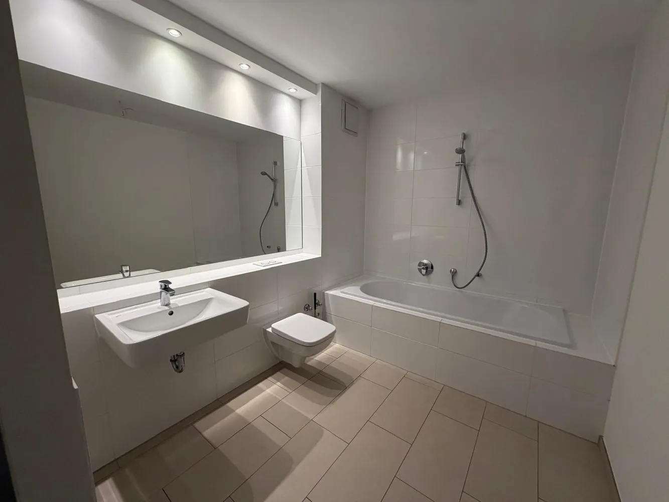 3 Zimmer Wohnung mit 100 m² in Berlin – Bild 2