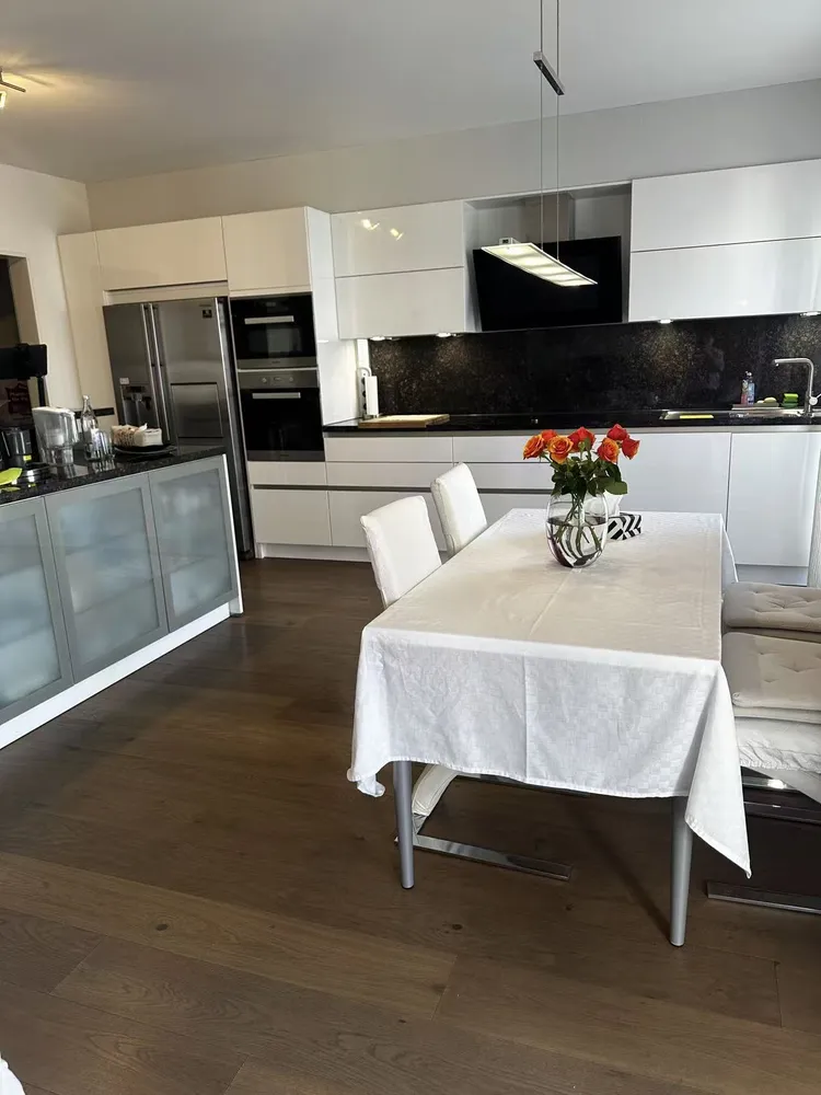 4 Zimmer Wohnung mit 121 m² in Düsseldorf – Bild 1