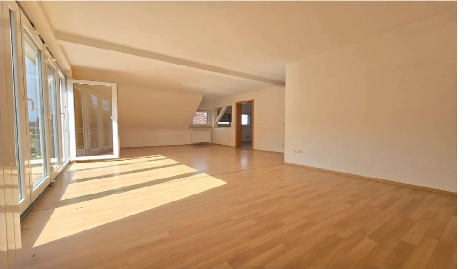 4 Zimmer Wohnung mit 101 m² in Stuttgart – Bild 4