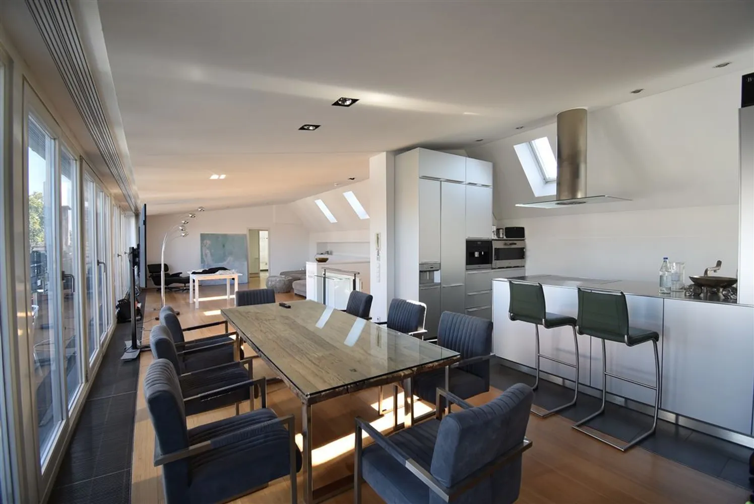 5 Zimmer Wohnung mit 219 m² in Düsseldorf – Bild 1