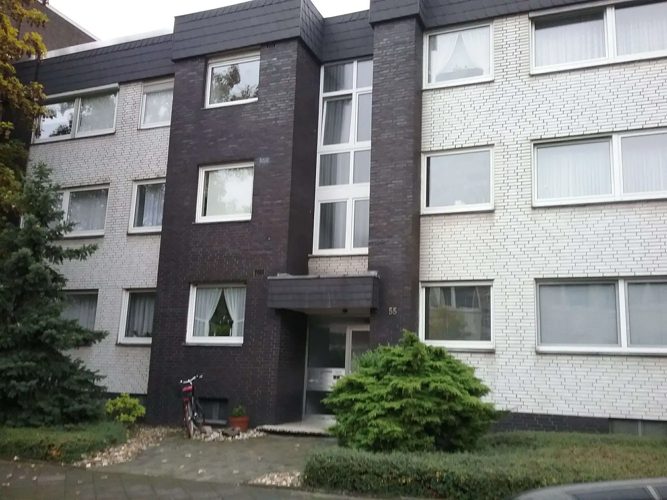6 Zimmer Wohnung mit 138 m² in Düsseldorf – Bild 1