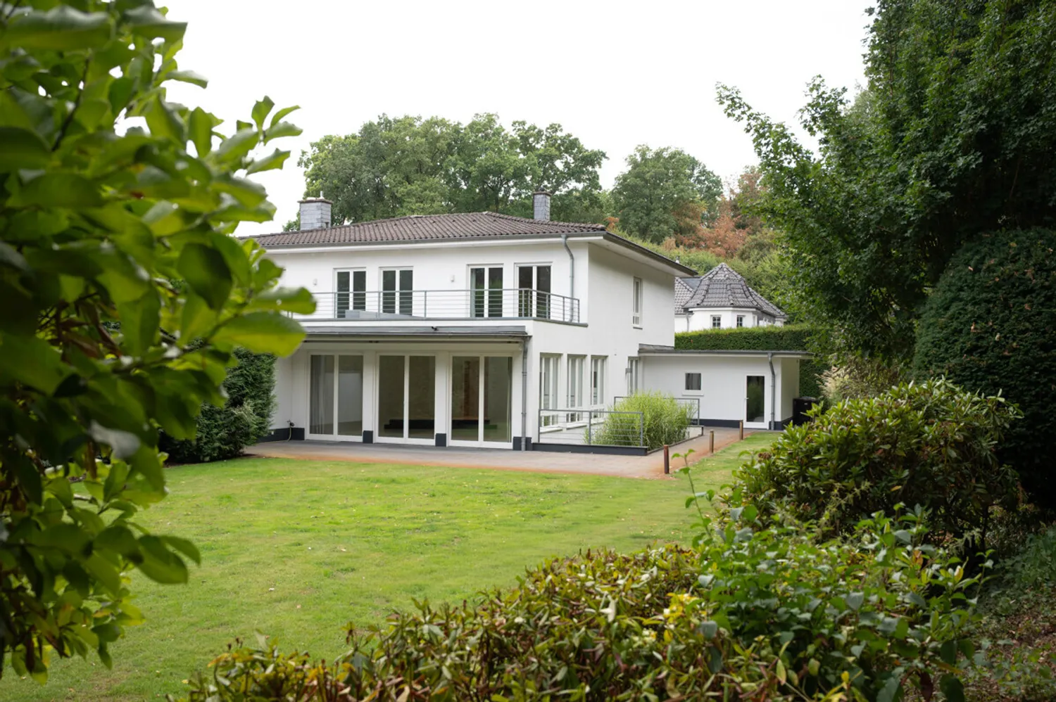 5 Zimmer Haus mit 279 m² in Meerbusch – Bild 1