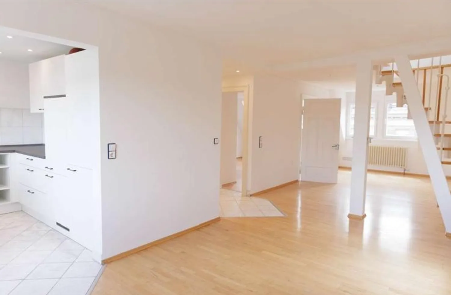 5 Zimmer Wohnung mit 105 m² in Stuttgart – Bild 2