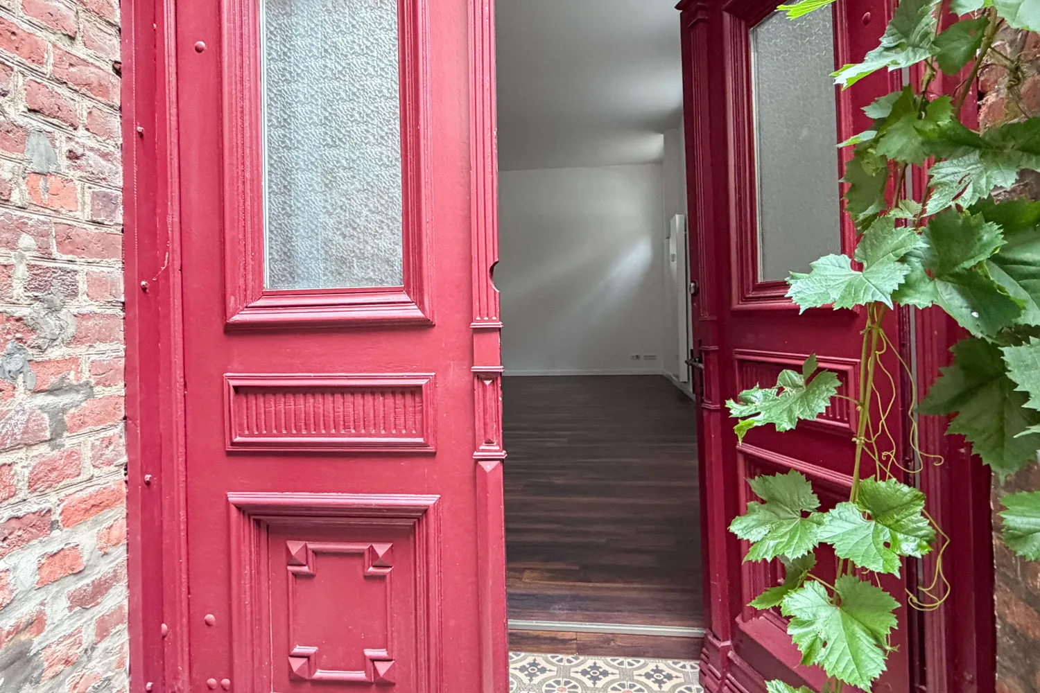 2 Zimmer Wohnung mit 100 m² in Düsseldorf – Bild 2