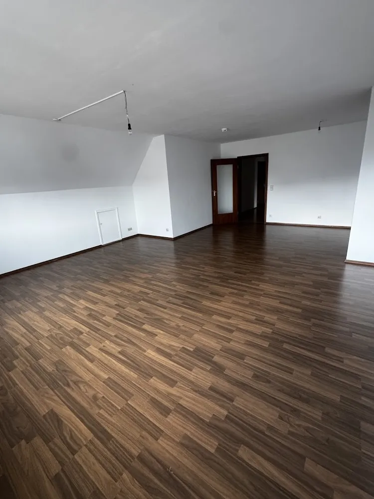 3 Zimmer Wohnung mit 110 m² in Nürnberg – Bild 2