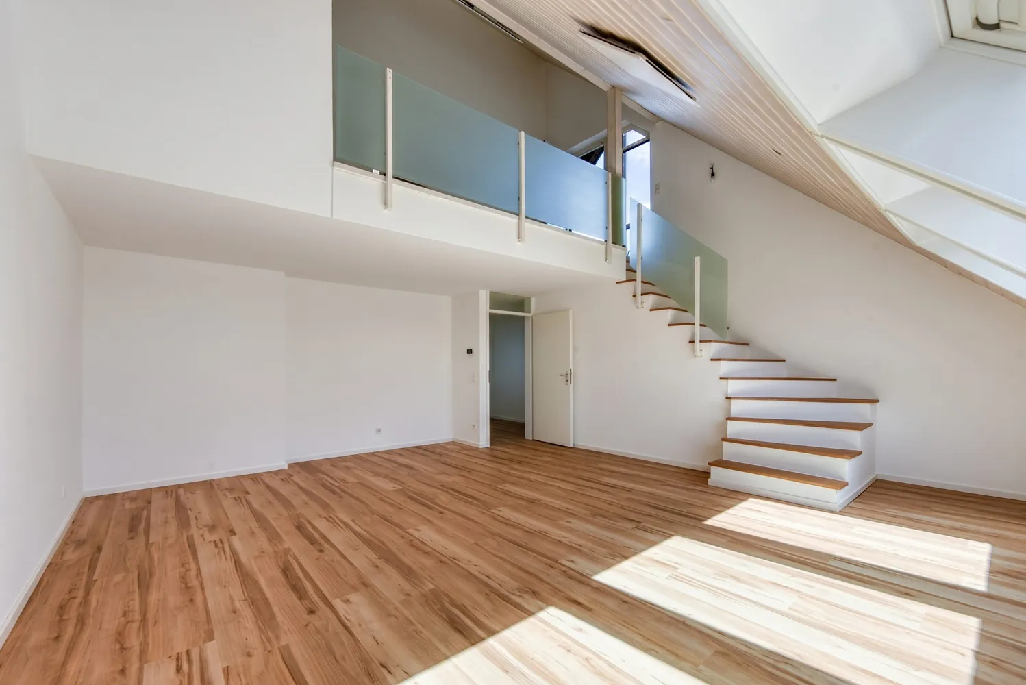 4 Zimmer Wohnung mit 101 m² in Stuttgart – Bild 1