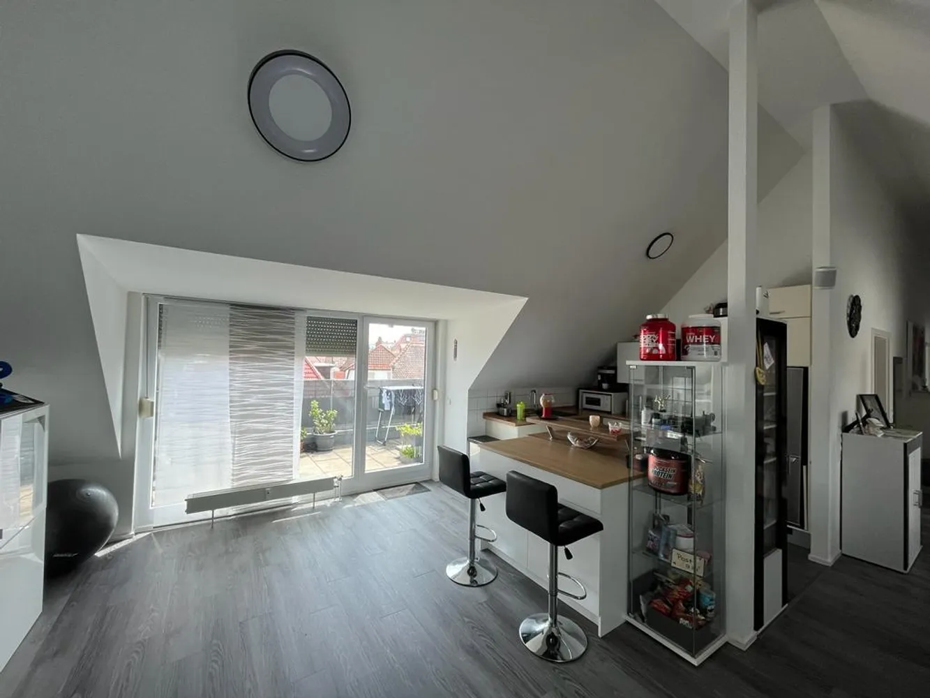 2 Zimmer Wohnung mit 77 m² in Stuttgart – Bild 3