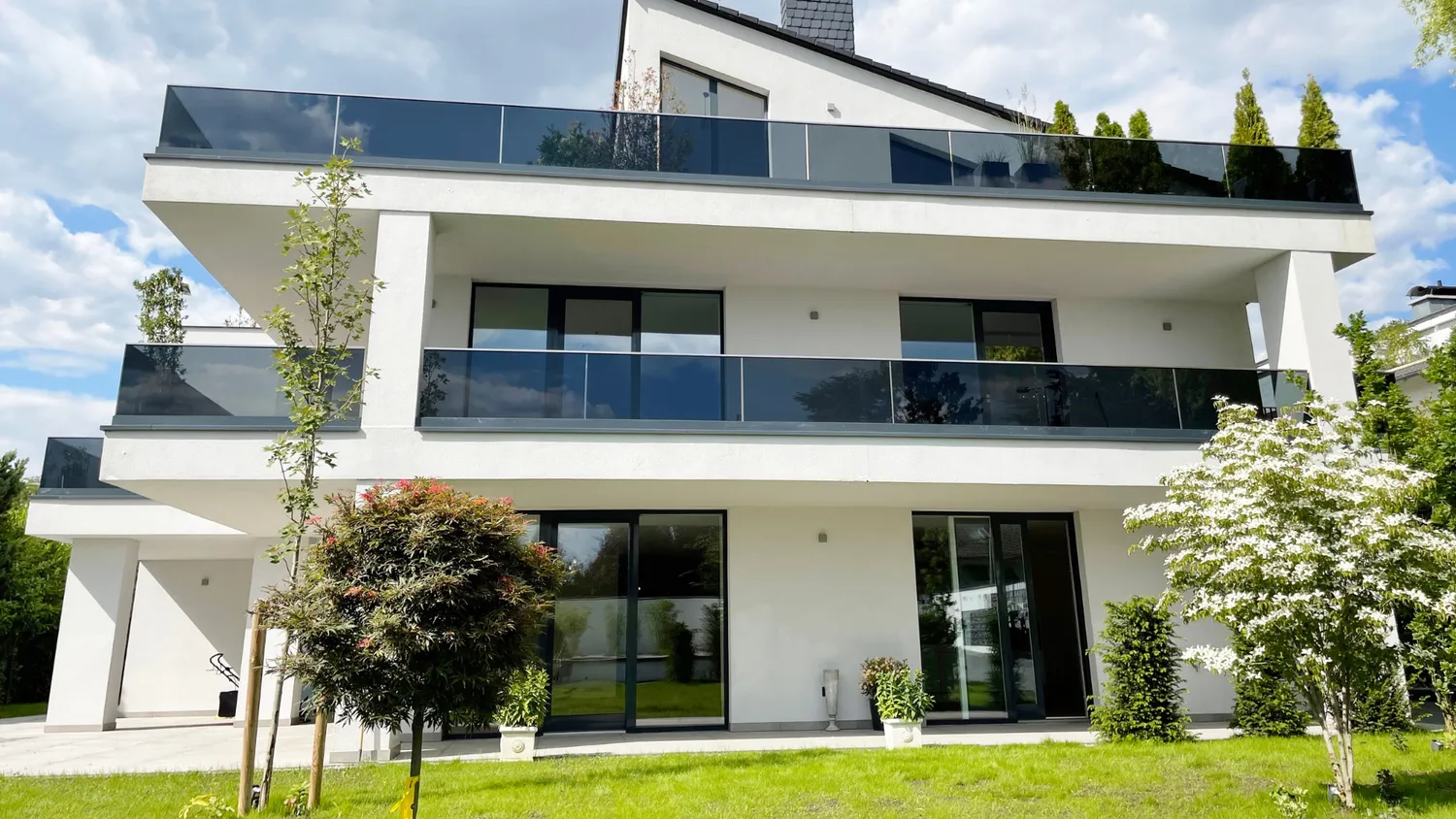 4 Zimmer Wohnung mit 298 m² in Frankfurt am Main – Bild 2
